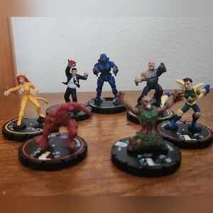 Lot of 21 Marvel Superhero Figurines Heroclix Wizkids 2003-2013